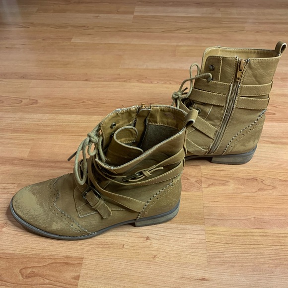 Tan Wingtip Brogue Buckle Combat Boots | Side Zip | Size 39 (US 8/8.5) - Picture 3 of 15